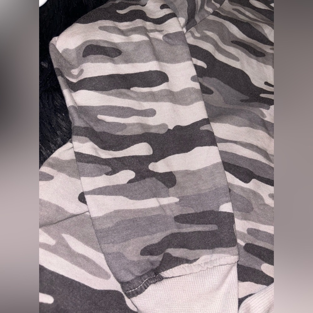 Camo pullover sweatshirt! - Picture 2 of 3